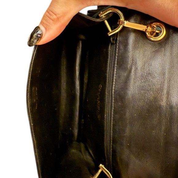 Chanel Black Quilted Patent Leather Bag - Picture 4 of 9